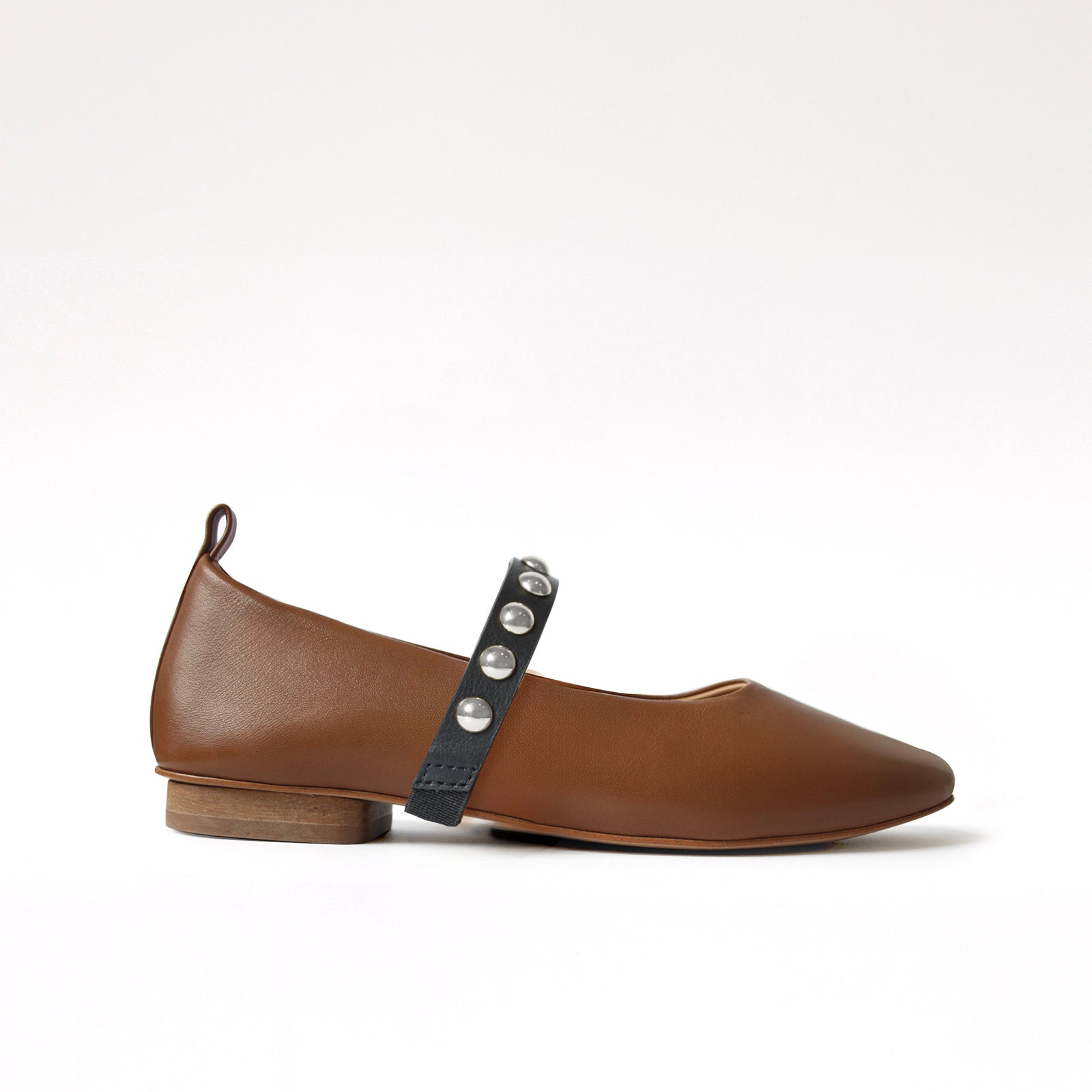 Caramel - Silver Studs Black Middle